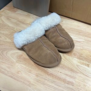 Womens UGG slippers size 10